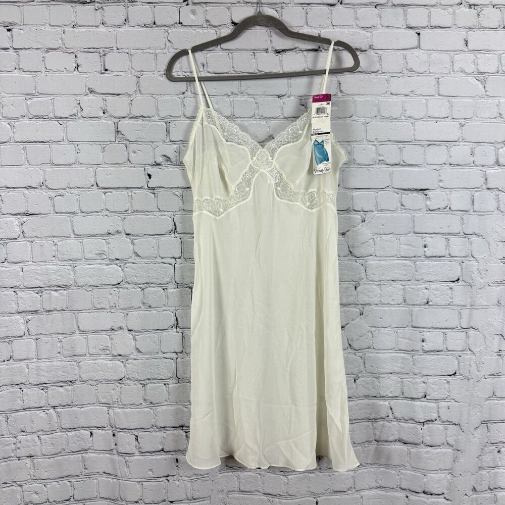 Vintage Vanity Fair Full Slip Chiffon Lace Nightgown in Glacier White Womens 36